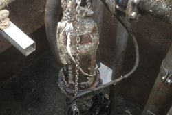 Submerged pump for grease sludge - Image 1